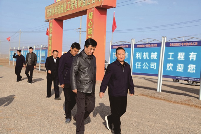1616121870143.jpg 甘肃省委副书记省长唐仁健视察古浪县生态移民暨扶贫开发调蓄水工程.jpg